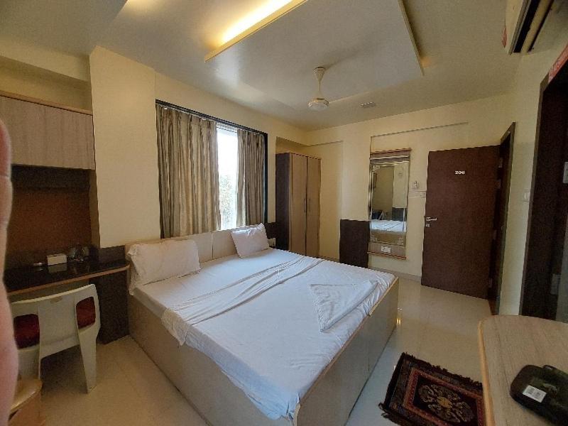 Super Hotel O Happy Homely Stay Near Pune Airport Khadki ภายนอก รูปภาพ