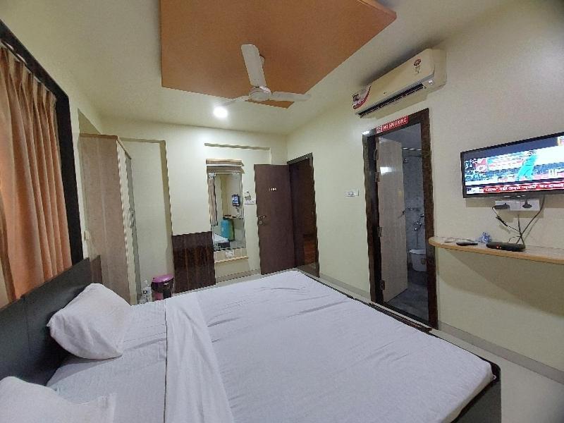 Super Hotel O Happy Homely Stay Near Pune Airport Khadki ภายนอก รูปภาพ